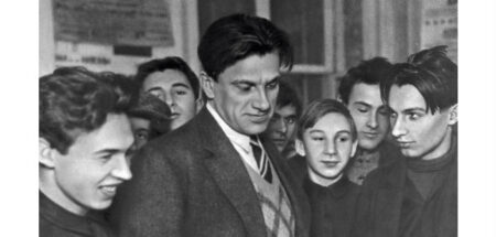 Βλαντιμίρ Μαγιακόφσκι, Για το κάθαρμα ή… Περί σκουπιδιών