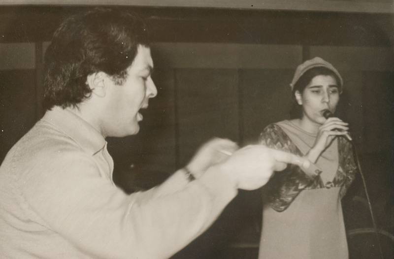 Η Μαρία Φαραντούρη το 1967 σε πρόβα με τον Μάνο Λοΐζο για τα ''Νέγρικα'' (Πηγή φωτογραφίας: www.lifo.gr)