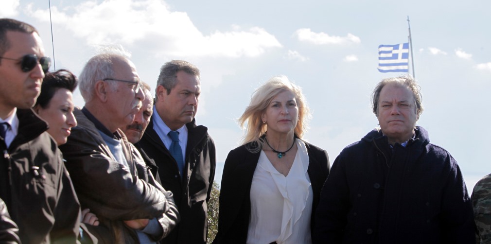 Ο αναπλ. υπουργός άμυνας και οι λοιποί "συγγενείς" ΣΥΡΙΖΑ-ΑΝΕΛ, μαζί με το Ναζί Κασιδιάρη.