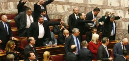 Στην Επιτροπή Δεοντολογίας παραπέμπεται ο επικεφαλής της ναζιστικής Χρυσής Αυγής, Ν. Μιχαλολιάκος