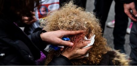Άγριο ξύλο των ΜΑΤ στους εκπαιδευτικούς για να μην πλησιάσουν στο Μαξίμου!!!