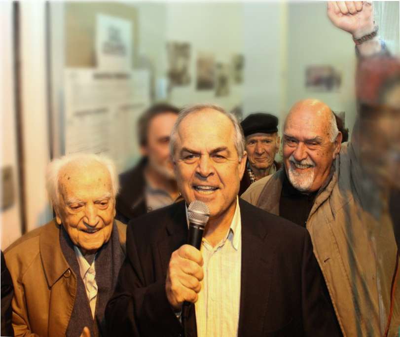 Ο Ηλίας Σταμέλος με τον Παναγιώτη Μακρή, αριστερά, και τον Γιώργο Κατημερτζή, δεξιά, τα πρώτα λεπτά μετά την εκλογή του