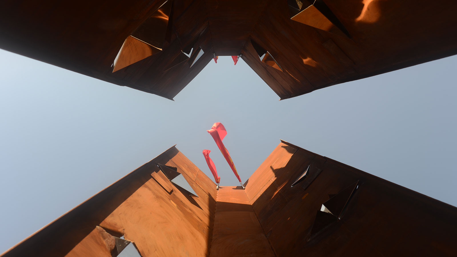 Γυάρος μνημείο