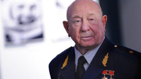 Πέθανε ο πρώτος άνθρωπος (Σοβιετικός) στην ιστορία που έκανε περίπατο στο Διάστημα kosmonautis
