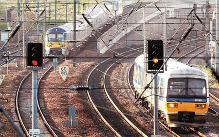 Αγγλία Κρατικοποιούνται σιδηρόδρομοι ο λαός πληρώνει το μάρμαρο