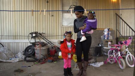 ΗΠΑ: Άλλοι πεινούν κι άλλοι θησαυρίζουν USA PROVERTY