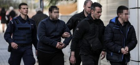 Ένταση στη δίκη των δολοφόνων της Ελένης Τοπαλούδη – Παραμένει η εισαγγελέας dolofonoi elenis topaloudi