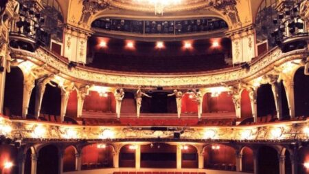 Το θέατρο Berliner Ensemble συμμορφώνεται με τους κανόνες απόστασης ασφαλείας (ΦΩΤΟ) Berliner Ensemble
