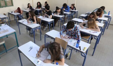 Πανελλήνιες εξετάσεις 2023: Τα θέματα και οι απαντήσεις σε Ιστορία, Φυσική και Οικονομία panellinies101