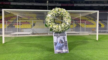 Οι φίλαθλοι αποχαιρετούν τον Μαραντόνα (ΦΩΤΟ) MARADONA8