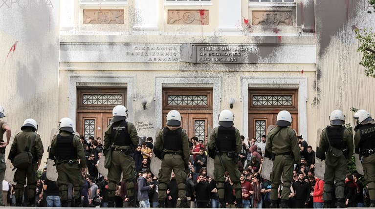 Υπεράσπιση της πανεπιστημιακής αστυνομίας, με κυνική επίκληση στην περίοδο της χούντας, από τον υφ. Παιδείας, Αγγ. Συρίγο mat panepistimio 1