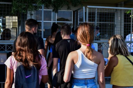 Πανελλήνιες εξετάσεις: Δείτε τα θέματα σε Ιστορία, Φυσική, Οικονομία panellinies34