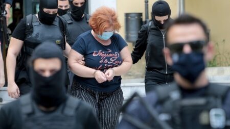 Ποινή φυλάκισης 30 μηνών στη χρυσαυγίτισσα που φιλοξενούσε τον ναζί Παππά XRUSAUGITISSA