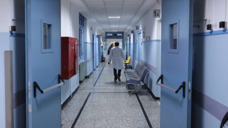 Εισαγγελική έρευνα για το θάνατο ασθενούς αρνήτριας της πανδημίας nosokomeio evaggelismos