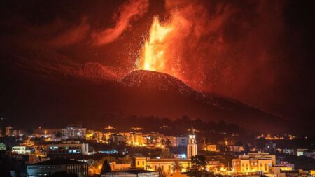 Λα Πάλμα: Ασυγκράτητη η λάβα από το ηφαίστειο (ΦΩΤΟ-ΒΙΝΤΕΟ) ΛαΠάλμα Ασυγκράτητη η λάβα από το ηφαίστειο