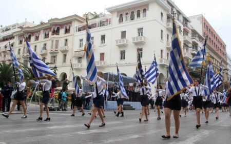 Με μάσκα οι θεατές στις παρελάσεις της 28ης Οκτωβρίου PARELASI