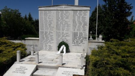 80 χρόνια από τη σφαγή που διέπραξαν οι ναζί κατακτητές στο Μεσόβουνο Εορδαίας mnimeio mesovouno