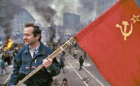 Ο βομβαρδισμός του Ανώτατου Σοβιέτ: «Μπήκαν στην πόλη οι οχτροί…» moscow coup 1993