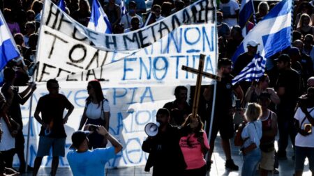 Δημοσκόπηση: Αμετάπιστοι οι αντιεμβολιαστές – Πολλοί εμπιστεύονται τη θρησκεία έναντι των γιατρών antiemvoliastes2