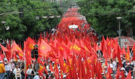 Η στάση του KKE στον αντίποδα των αστικών κομμάτων μπροστά στις ανατροπές την περίοδο 1990-1991 kke