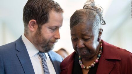 ΗΠΑ: Έπειτα από 27 χρόνια στη φυλακή 74χρονη κρίθηκε αθώα για την δολοφονία της ανιψιάς της