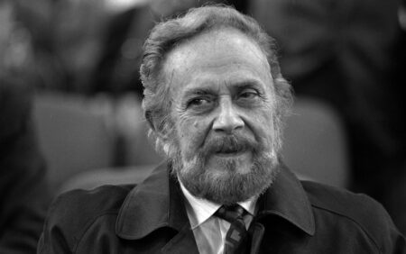 Προς ρωσική πρεσβεία: Ο Ρίτσος ήταν Κομμουνιστής! ritsos 2