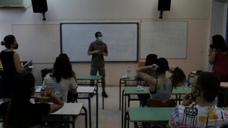 Πανελλήνιες εξετάσεις – Έκθεση: Τα θέματα και oι απαντήσεις στο μάθημα της Νεοελληνικής Γλώσσας