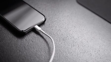 Ένας φορτιστής για όλα στην ΕΕ