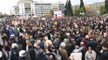 ΤΩΡΑ: Μεγάλη συγκέντρωση στο Σύνταγμα ενάντια στο νομοσχέδιο-λαιμητόμο για την υγεία
