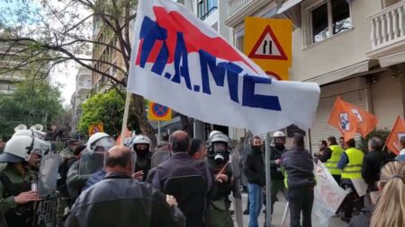 Απεργία εργαζομένων ΟΤΑ: Χημικά και μπλόκο της Αστυνομίας στους απεργούς στους δήμους (VIDEO – ΦΩΤΟ)