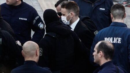 Γλυκά Νερά: Νέα αναβολή στη δίκη του Μπάμπη Αναγνωστόπουλου για την 1η Ιουλίου