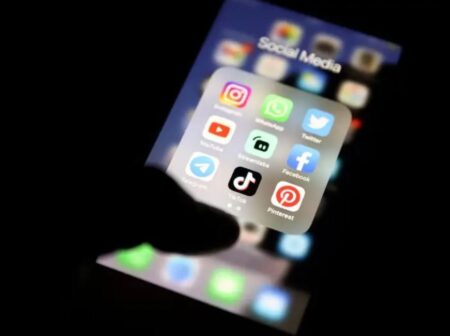 Προειδοποίηση αρχίατρου των ΗΠΑ: Τα social media μπορούν να είναι επικίνδυνα για τους νέους