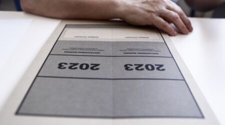 Πανελλαδικές 2023: Εισαγγελική έρευνα για τον μαθητή που πιάστηκε με ακουστικό στο αφτί