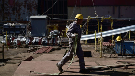 ΑΠΟΚΑΛΥΠΤΙΚΟ: Η κυβέρνηση φέρνει από την πίσω πόρτα δουλειά ως τα 74 χρόνια! – ΠΑΜΕ: Να το πάρει πίσω