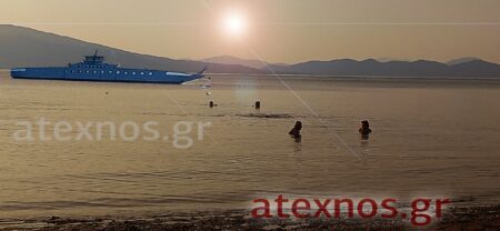 Καθένας στέκει μόνος στην καρδιά της γης – τρυπημένος από μιαν ηλιαχτίδα. Κι αμέσως βραδιάζει.