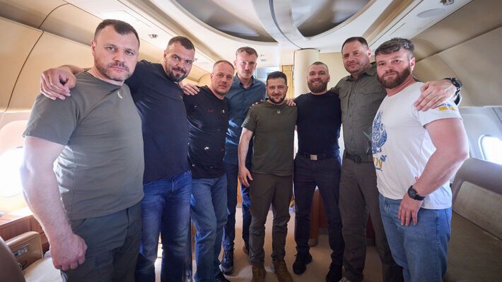 Με διοικητές του ναζιστικού τάγματος Αζόφ επέστρεψε από την Τουρκία ο Ζελένσκι