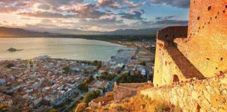 Αδιανόητο περιστατικό στο Ναύπλιο – Ο δήμαρχος πετούσε σκουπίδια και περιττώματα στο σπίτι αντιπάλου του
