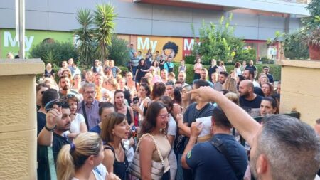 Εικόνες ντροπής για μια θέση σε βρεφικούς σταθμούς – «Λαϊκή Συσπείρωση» Αττικής: Να μη μείνει κανένα παιδί εκτός σταθμού