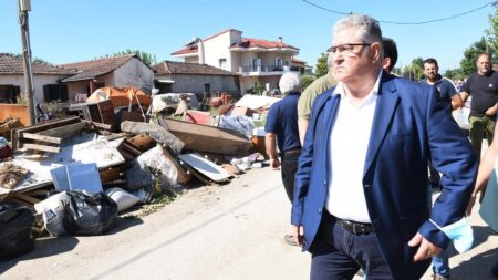Στον κατεστραμμένο Παλαμά ο Δ. Κουτσούμπας (VIDEO – ΦΩΤΟ)