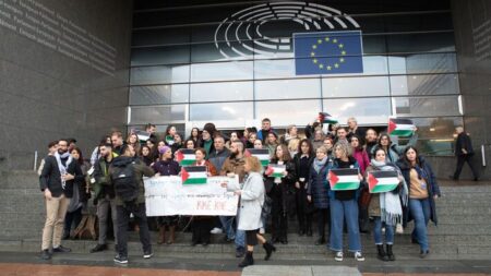 Διαμαρτυρία υγειονομικών στο Ευρωκοινοβούλιο ενάντια στις φρικαλεότητες του Ισραήλ στη Γάζα