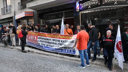 Κυψέλη: Δικαστικός κλητήρας έδωσε διορία 10 ημερών για την έξωση άνεργης – Σε ετοιμότητα συνάδελφοί της