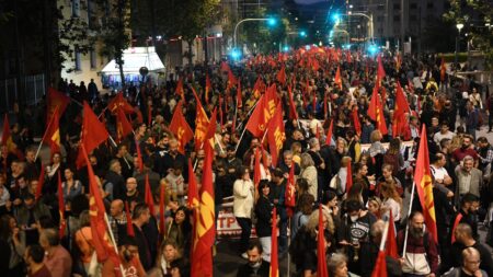 Μεγάλη πορεία των μπλοκ του ΚΚΕ – ΚΝΕ με κατεύθυνση την αμερικανική πρεσβεία (ΦΩΤΟ-ΒΙΝΤΕΟ)