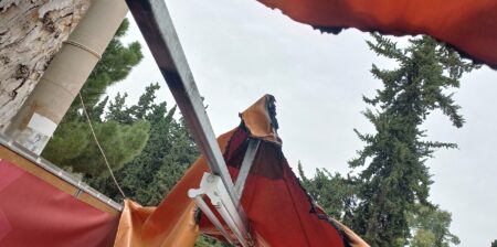 Τα φασισταριά στην Καισαριανή ξαναχτύπησαν στο Θυσιαστήριο της Λευτεριάς: Τους ενοχλεί ο μόνος πραγματικός τους αντίπαλος, η ύπαρξη και η δράση ΚΚΕ και ΚΝΕ, που στέκονται στην πρώτη γραμμή της οργάνωσης του αγώνα της εργατικής τάξης και του λαού Φωτο-Βίντεο