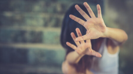 Αποπομπή για εμπλοκή σε κύκλωμα trafficking