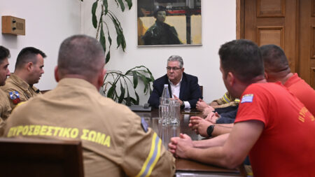Δημήτρης Κουτσούμπας: Συνάντηση με αντιπροσωπεία εποχικών και συμβασιούχων πυροσβεστών