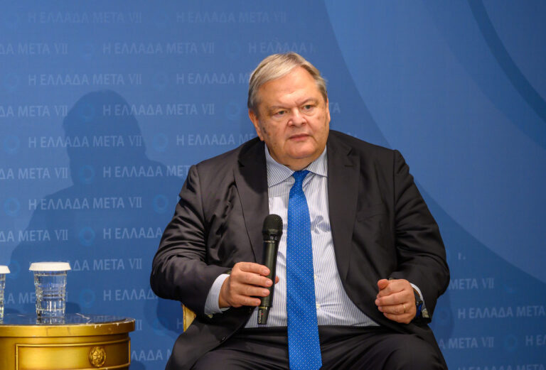 Ευάγγελος Βενιζέλος, διακρίθηκε στην επιβολή βάρβαρων για το λαό πολιτικών