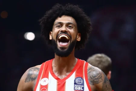 Ολυμπιακός – Παναθηναϊκός: Επεισοδιακή ισοφάριση 1-1 στο “Game 2” των τελικών και συνέχεια στο ΟΑΚΑ