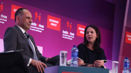 Καλούν τους λαούς να “επαναπροσδιορίσουν τις ανάγκες τους” για να ενισχυθεί η πολεμική προετοιμασία της σάπιας ΕΕ