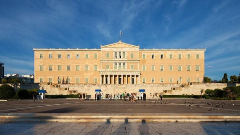Αστικό πολιτικό σύστημα: Μπόλικη “τροφή” για τα σενάρια δημιουργίας νέων κομμάτων