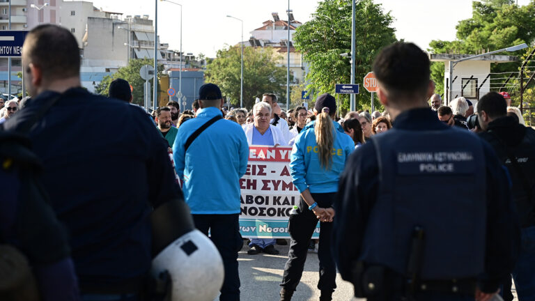 Μετά το ξύλο και τα χημικά στο “Αττικόν” «φιμώνουν» τους γιατρούς – Απαγορεύουν τις δηλώσεις σε ΜΜΕ!!!